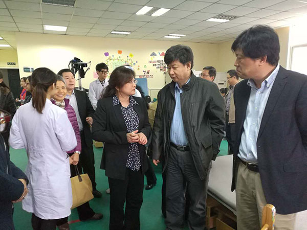 2016年4月李主任参观陕西省残疾人康复中心.jpg